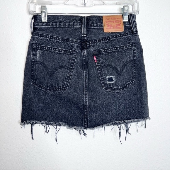 Levi’s Skirt Women Size 25 Jean Black Denim Distressed Cut Off Button Fly B7 - Picture 5 of 12